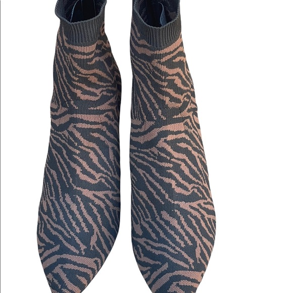 Vince Camuto women boots|  Animal Print | Color: Black /brown | Size: 8M (38.5) - Picture 5 of 13